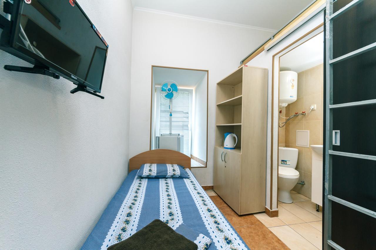 Small Room Near Independence Square Kiew Exterior foto